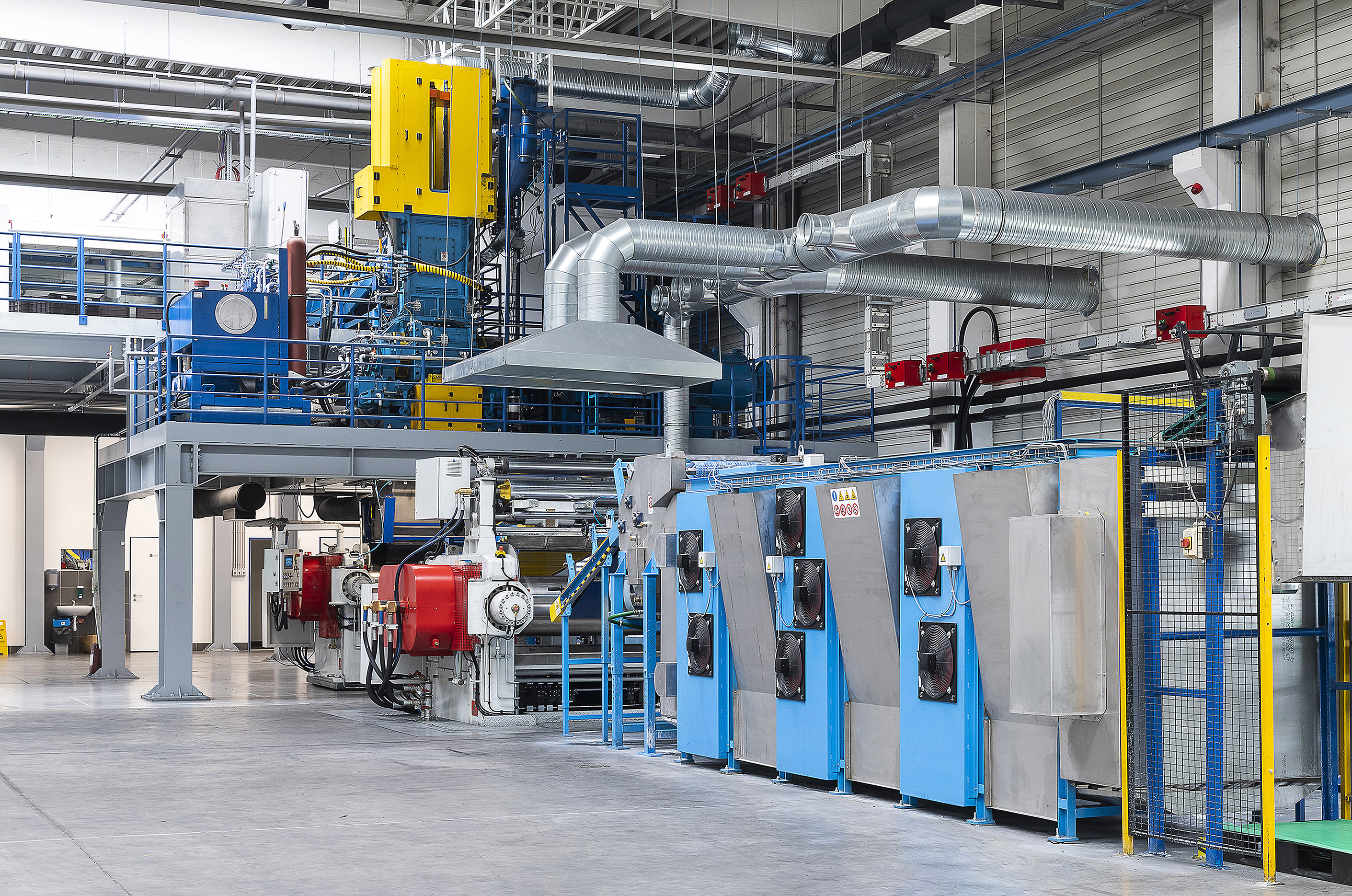HÜBNER brings ultra-modern plant for elastomer compounds into operation