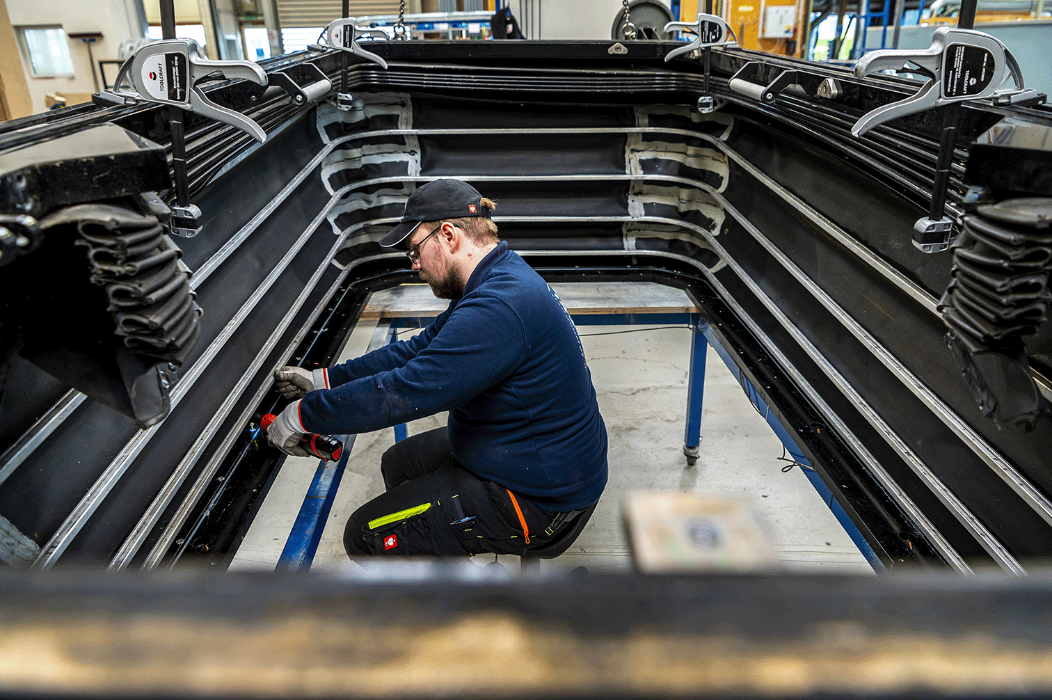 Pressefoto: ÖBB Railjet fährt künftig mit  Übergängen von HÜBNER