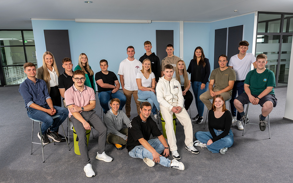Start of training and studies: HÜBNER welcomes 19 junior employees